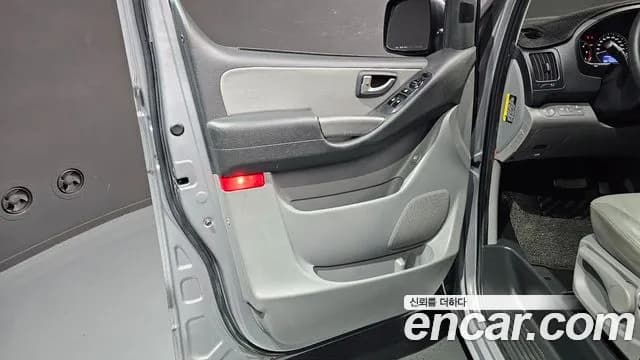 2021 Hyundai The New Grand Starex Van 5-Seater Sold VIN KMFWBX7KBMU195350 – trunk area 2021 Hyundai The New Grand Starex Van 5-Seater Sold VIN KMFWBX7KBMU195350 – trunk area