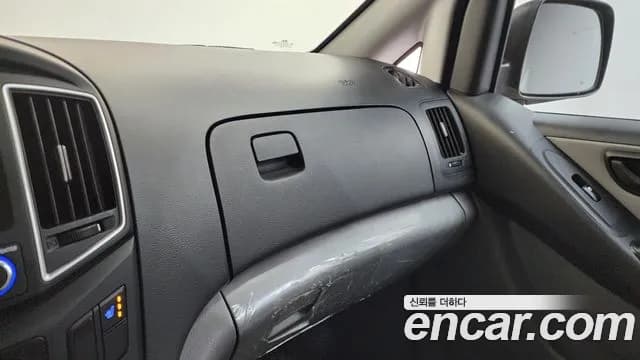 2021 Hyundai The New Grand Starex Van 5-Seater Sold VIN KMFWBX7KBMU200179 – interior seats 2021 Hyundai The New Grand Starex Van 5-Seater Sold VIN KMFWBX7KBMU200179 – interior seats