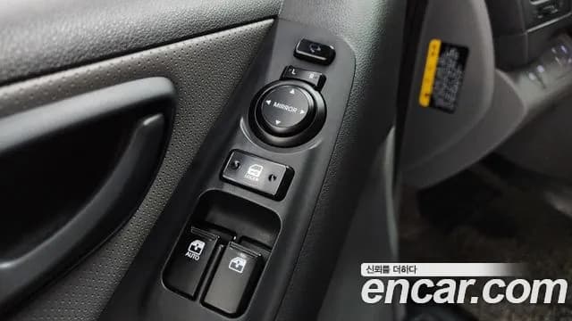 2021 Hyundai The New Grand Starex Van 5-Seater Sold VIN KMFWBX7KBMU200179 – exterior detail 2021 Hyundai The New Grand Starex Van 5-Seater Sold VIN KMFWBX7KBMU200179 – exterior detail