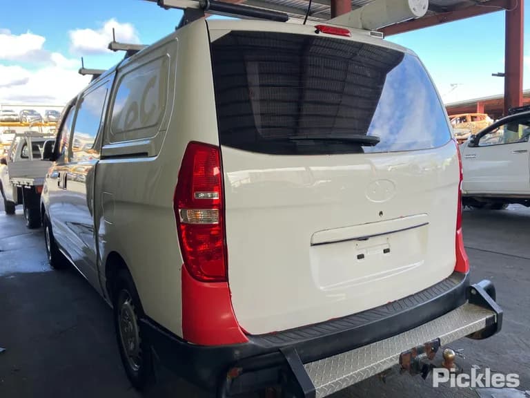 2016 Hyundai iLoad Used VIN KMFWBX7RLGU805761 – exterior detail 2016 Hyundai iLoad Used VIN KMFWBX7RLGU805761 – exterior detail