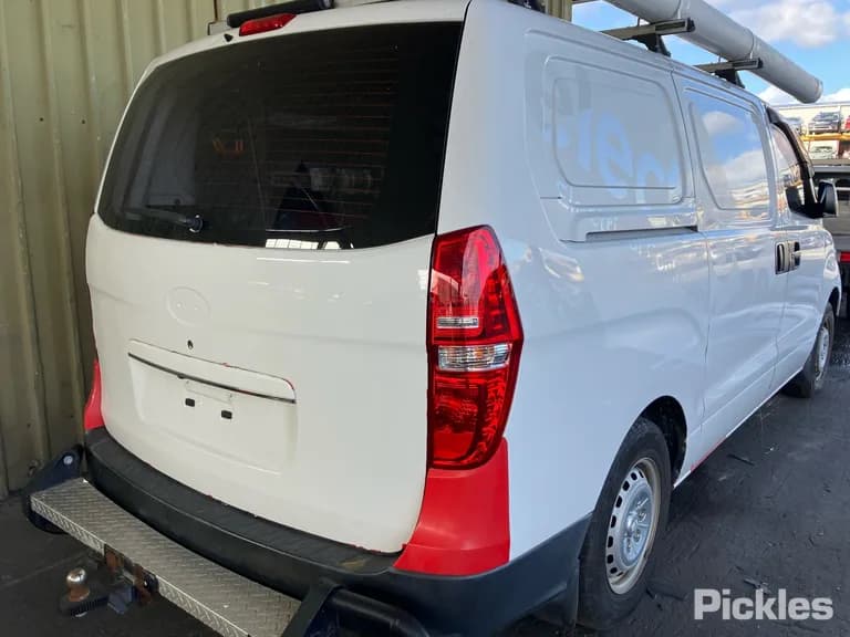 2016 Hyundai iLoad Used VIN KMFWBX7RLGU805761 – photo 14 2016 Hyundai iLoad Used VIN KMFWBX7RLGU805761 – photo 14