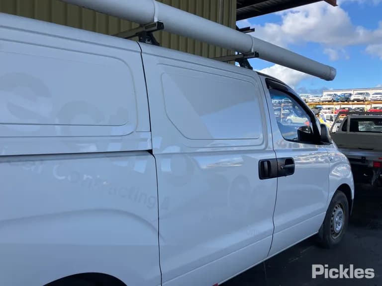 2016 Hyundai iLoad Used VIN KMFWBX7RLGU805761 – photo 22 2016 Hyundai iLoad Used VIN KMFWBX7RLGU805761 – photo 22