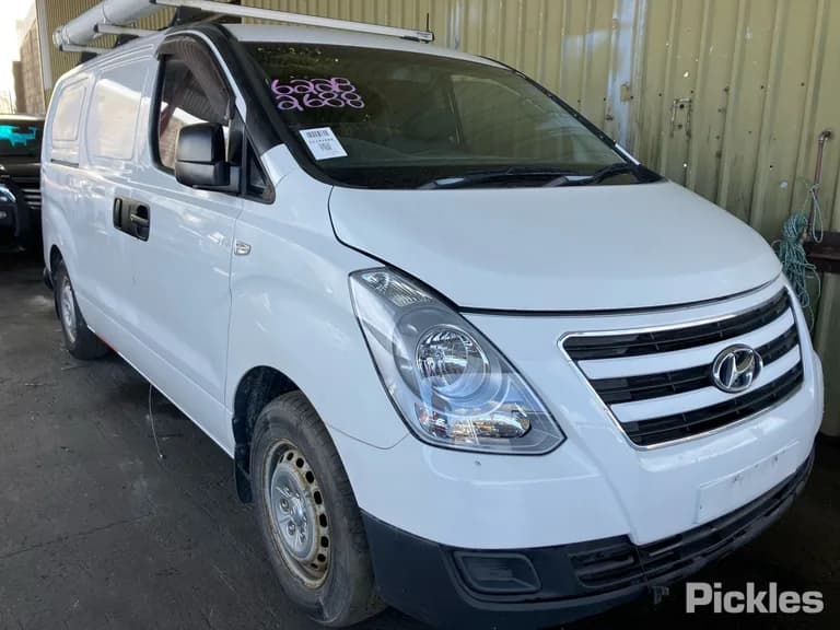 2016 Hyundai iLoad Used VIN KMFWBX7RLGU805761 – photo 24 2016 Hyundai iLoad Used VIN KMFWBX7RLGU805761 – photo 24