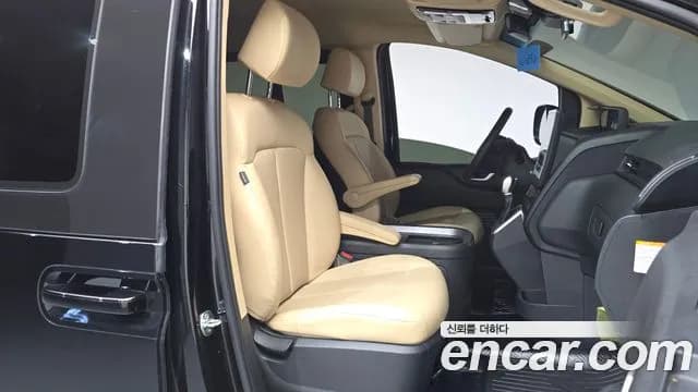 2025 Hyundai Staria HEV 1.6 Cargo 5-Seater Sold VIN KMFYCX7ABSU004694 – front exterior 2025 Hyundai Staria HEV 1.6 Cargo 5-Seater Sold VIN KMFYCX7ABSU004694 – front exterior