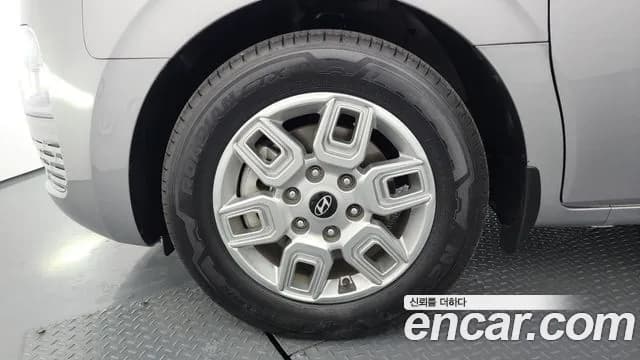 2025 Hyundai Staria L3.5 Cargo 3-Seater Sold VIN KMFYDX73BSU187484 – exterior detail 2025 Hyundai Staria L3.5 Cargo 3-Seater Sold VIN KMFYDX73BSU187484 – exterior detail