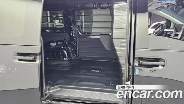 2025 Hyundai Staria L3.5 Cargo 3-Seater Sold VIN KMFYDX73BSU272230 – undercarriage 2025 Hyundai Staria L3.5 Cargo 3-Seater Sold VIN KMFYDX73BSU272230 – undercarriage
