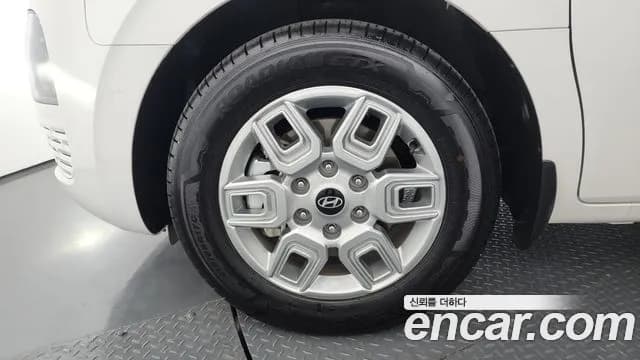 2025 Hyundai Staria HEV 1.6 Cargo 3-Seater Sold VIN KMFYDX7ABSU017739 – trunk area 2025 Hyundai Staria HEV 1.6 Cargo 3-Seater Sold VIN KMFYDX7ABSU017739 – trunk area