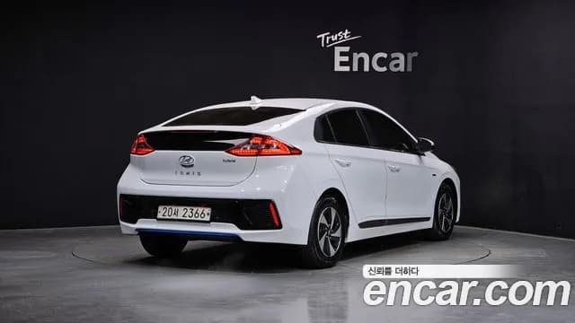 2017 Hyundai Ioniq Hybrid Q Sold VIN KMHC051CGHU031822 – side profile 2017 Hyundai Ioniq Hybrid Q Sold VIN KMHC051CGHU031822 – side profile