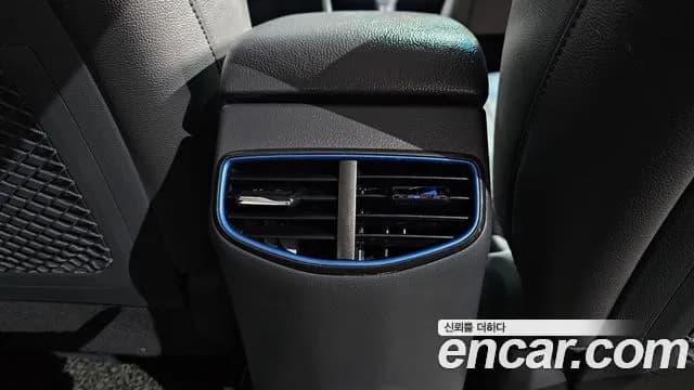 2017 Hyundai Ioniq Hybrid Q Sold VIN KMHC051CGHU031822 – exterior detail 2017 Hyundai Ioniq Hybrid Q Sold VIN KMHC051CGHU031822 – exterior detail