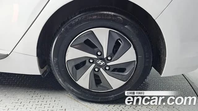 2017 Hyundai Ioniq Hybrid Q Sold VIN KMHC051CGHU031822 – photo 24 2017 Hyundai Ioniq Hybrid Q Sold VIN KMHC051CGHU031822 – photo 24