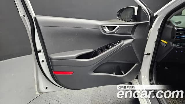 2017 Hyundai Ioniq Hybrid Q Sold VIN KMHC051CGHU031822 – photo 30 2017 Hyundai Ioniq Hybrid Q Sold VIN KMHC051CGHU031822 – photo 30