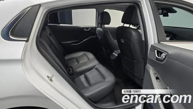 2019 Hyundai Ioniq Hybrid Q Sold VIN KMHC051CGKU144001 – exterior detail 2019 Hyundai Ioniq Hybrid Q Sold VIN KMHC051CGKU144001 – exterior detail