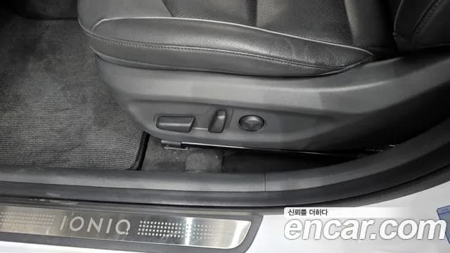 2020 Hyundai The New Ioniq Hybrid 1.6 HEV Sold VIN KMHC051CGLU192347 – exterior detail 2020 Hyundai The New Ioniq Hybrid 1.6 HEV Sold VIN KMHC051CGLU192347 – exterior detail