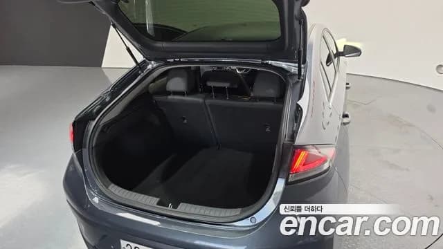 2020 Hyundai The New Ioniq Hybrid 1.6 HEV Sold VIN KMHC051CGLU208277 – front exterior 2020 Hyundai The New Ioniq Hybrid 1.6 HEV Sold VIN KMHC051CGLU208277 – front exterior