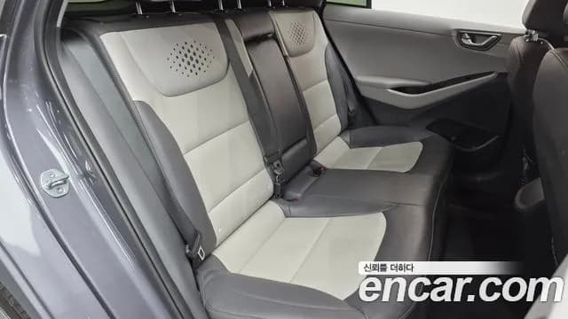2020 Hyundai The New Ioniq Hybrid 1.6 HEV Sold VIN KMHC051CGLU208277 – interior seats 2020 Hyundai The New Ioniq Hybrid 1.6 HEV Sold VIN KMHC051CGLU208277 – interior seats