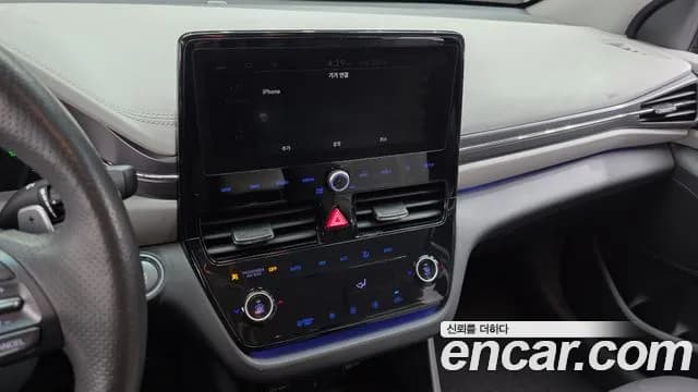 2020 Hyundai The New Ioniq Hybrid 1.6 HEV Sold VIN KMHC051CGLU208277 – exterior detail 2020 Hyundai The New Ioniq Hybrid 1.6 HEV Sold VIN KMHC051CGLU208277 – exterior detail
