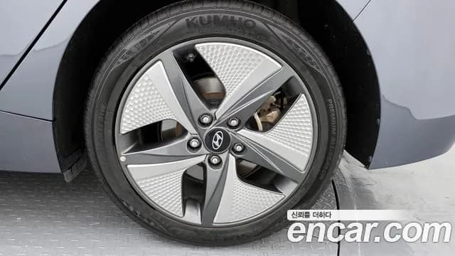 2020 Hyundai The New Ioniq Hybrid 1.6 HEV Sold VIN KMHC051CGLU208277 – trunk area 2020 Hyundai The New Ioniq Hybrid 1.6 HEV Sold VIN KMHC051CGLU208277 – trunk area