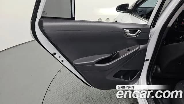 2020 Hyundai The New Ioniq Electric Q Sold VIN KMHC051JFLU065792 – exterior detail 2020 Hyundai The New Ioniq Electric Q Sold VIN KMHC051JFLU065792 – exterior detail
