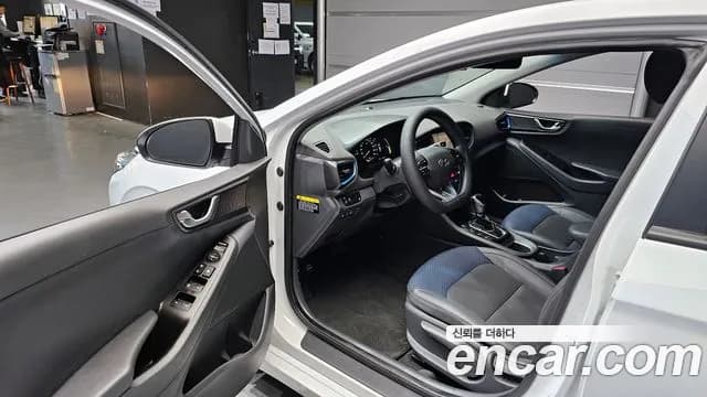 2019 Hyundai Ioniq Hybrid I Sold VIN KMHC751CGKU116064 – trunk area 2019 Hyundai Ioniq Hybrid I Sold VIN KMHC751CGKU116064 – trunk area