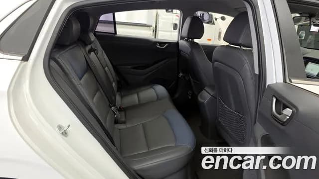 2017 Hyundai Ioniq Hybrid N Sold VIN KMHC851CGHU006817 – interior seats 2017 Hyundai Ioniq Hybrid N Sold VIN KMHC851CGHU006817 – interior seats