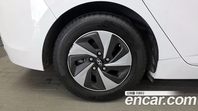 2017 Hyundai Ioniq Hybrid N Sold VIN KMHC851CGHU006817 – photo 29 2017 Hyundai Ioniq Hybrid N Sold VIN KMHC851CGHU006817 – photo 29