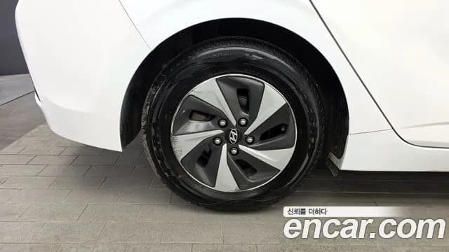 2018 Hyundai Ioniq Hybrid N Sold VIN KMHC851CGJU073603 – trunk area 2018 Hyundai Ioniq Hybrid N Sold VIN KMHC851CGJU073603 – trunk area