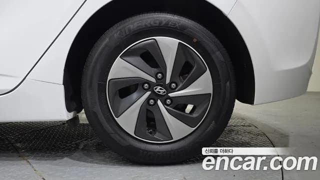 2019 Hyundai Ioniq Hybrid N Sold VIN KMHC851CGKU141093 – rear exterior 2019 Hyundai Ioniq Hybrid N Sold VIN KMHC851CGKU141093 – rear exterior