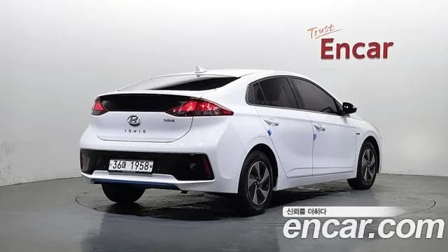 2019 Hyundai Ioniq Hybrid N Sold VIN KMHC851CGKU141093 – trunk area 2019 Hyundai Ioniq Hybrid N Sold VIN KMHC851CGKU141093 – trunk area