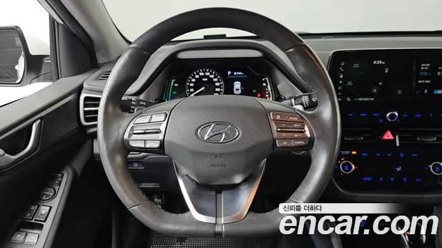 2020 Hyundai The New Ioniq Hybrid 1.6 HEV Sold VIN KMHC851CGLU181674 – front exterior 2020 Hyundai The New Ioniq Hybrid 1.6 HEV Sold VIN KMHC851CGLU181674 – front exterior