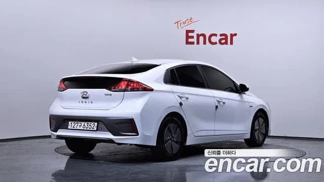 2020 Hyundai The New Ioniq Hybrid 1.6 HEV Sold VIN KMHC851CGLU181674 – rear exterior 2020 Hyundai The New Ioniq Hybrid 1.6 HEV Sold VIN KMHC851CGLU181674 – rear exterior