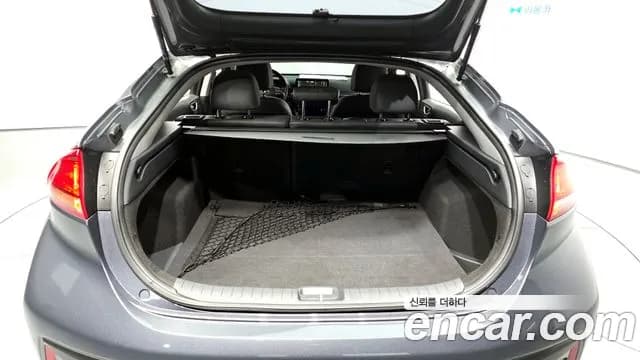 2020 Hyundai The New Ioniq Hybrid 1.6 HEV Sold VIN KMHC851CGLU206245 – exterior detail 2020 Hyundai The New Ioniq Hybrid 1.6 HEV Sold VIN KMHC851CGLU206245 – exterior detail