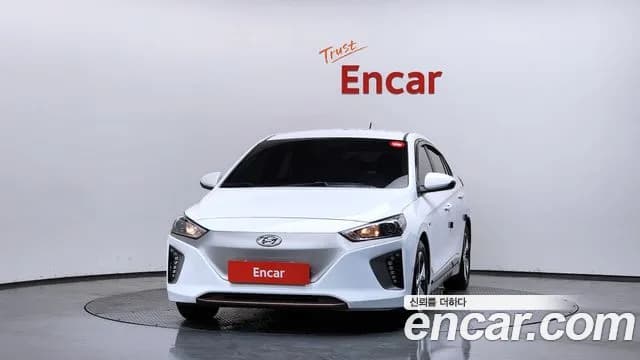 2018 Hyundai Ioniq Electric N Sold VIN KMHC851HFJU021280 – interior seats 2018 Hyundai Ioniq Electric N Sold VIN KMHC851HFJU021280 – interior seats