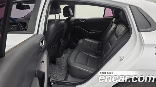 2018 Hyundai Ioniq Electric N Sold VIN KMHC851HFJU023590 – rear exterior 2018 Hyundai Ioniq Electric N Sold VIN KMHC851HFJU023590 – rear exterior