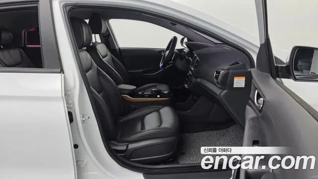 2018 Hyundai Ioniq Electric N Sold VIN KMHC851HFJU023590 – interior seats 2018 Hyundai Ioniq Electric N Sold VIN KMHC851HFJU023590 – interior seats
