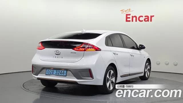2018 Hyundai Ioniq Electric N Sold VIN KMHC851HFJU023590 – trunk area 2018 Hyundai Ioniq Electric N Sold VIN KMHC851HFJU023590 – trunk area