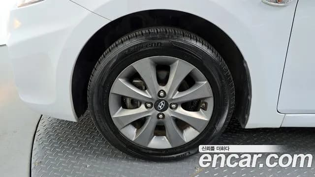 2018 Hyundai Accent (New Model) 1.4 VVT Value Plus Sold VIN KMHCS41BEJU361964 – exterior detail 2018 Hyundai Accent (New Model) 1.4 VVT Value Plus Sold VIN KMHCS41BEJU361964 – exterior detail