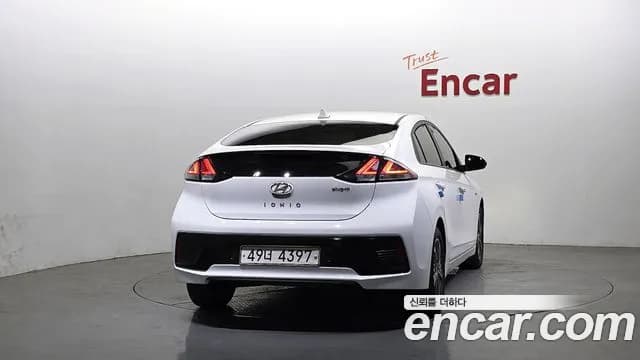 2020 Hyundai The New Ioniq Hybrid 1.6 Plug-in HEV Sold VIN KMHCX51DGLU158934 – rear exterior 2020 Hyundai The New Ioniq Hybrid 1.6 Plug-in HEV Sold VIN KMHCX51DGLU158934 – rear exterior