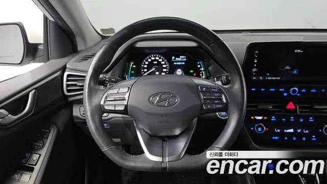 2020 Hyundai The New Ioniq Hybrid 1.6 Plug-in HEV Sold VIN KMHCX51DGLU158934 – interior seats 2020 Hyundai The New Ioniq Hybrid 1.6 Plug-in HEV Sold VIN KMHCX51DGLU158934 – interior seats