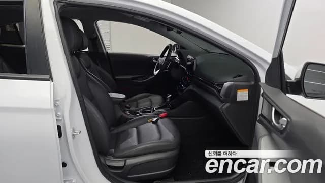 2020 Hyundai The New Ioniq Hybrid 1.6 Plug-in HEV Sold VIN KMHCX51DGLU158934 – engine bay 2020 Hyundai The New Ioniq Hybrid 1.6 Plug-in HEV Sold VIN KMHCX51DGLU158934 – engine bay