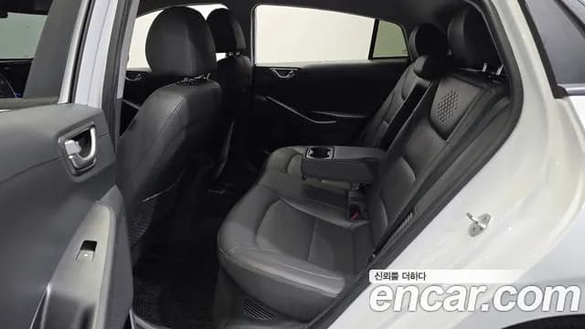 2020 Hyundai The New Ioniq Hybrid 1.6 Plug-in HEV Sold VIN KMHCX51DGLU158934 – exterior detail 2020 Hyundai The New Ioniq Hybrid 1.6 Plug-in HEV Sold VIN KMHCX51DGLU158934 – exterior detail