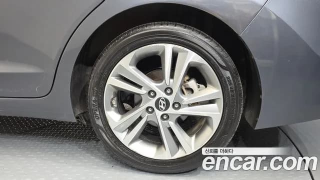 2017 Hyundai Avante AD 1.6 GDI Premium Sold VIN KMHD041DBHU366584 – photo 14 2017 Hyundai Avante AD 1.6 GDI Premium Sold VIN KMHD041DBHU366584 – photo 14