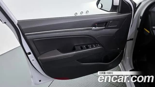 2018 Hyundai Avante AD 1.6 GDI Premium Sold VIN KMHD041DBJU444971 – rear exterior 2018 Hyundai Avante AD 1.6 GDI Premium Sold VIN KMHD041DBJU444971 – rear exterior