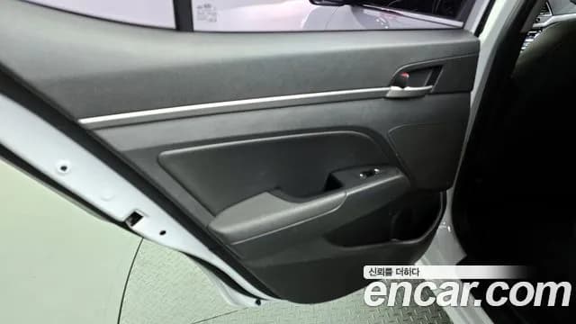 2018 Hyundai Avante AD 1.6 GDI Premium Sold VIN KMHD041DBJU444971 – photo 11 2018 Hyundai Avante AD 1.6 GDI Premium Sold VIN KMHD041DBJU444971 – photo 11