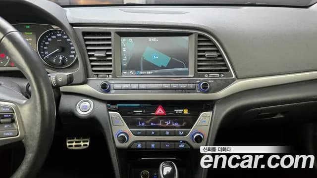 2018 Hyundai Avante AD 1.6 GDI Premium Sold VIN KMHD041DBJU444971 – photo 12 2018 Hyundai Avante AD 1.6 GDI Premium Sold VIN KMHD041DBJU444971 – photo 12