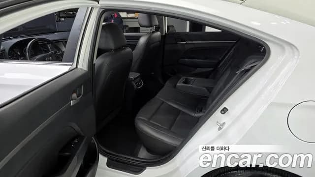 2018 Hyundai Avante AD 1.6 GDI Premium Sold VIN KMHD041DBJU444971 – photo 13 2018 Hyundai Avante AD 1.6 GDI Premium Sold VIN KMHD041DBJU444971 – photo 13