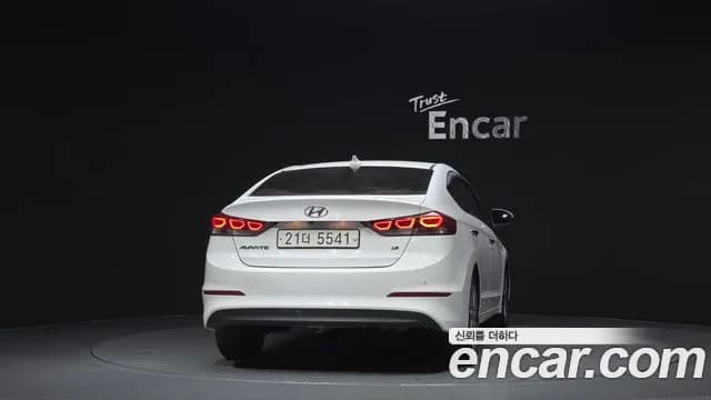 2018 Hyundai Avante AD 1.6 GDI Premium Sold VIN KMHD041DBJU458111 – trunk area 2018 Hyundai Avante AD 1.6 GDI Premium Sold VIN KMHD041DBJU458111 – trunk area