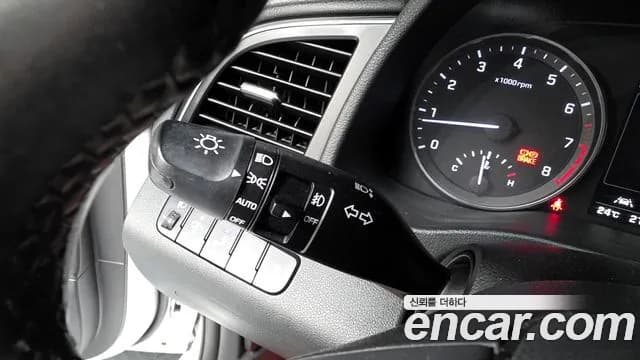 2018 Hyundai Avante AD 1.6 GDI Premium Sold VIN KMHD041DBJU458111 – photo 12 2018 Hyundai Avante AD 1.6 GDI Premium Sold VIN KMHD041DBJU458111 – photo 12