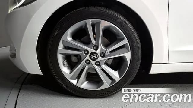 2018 Hyundai Avante AD 1.6 GDI Premium Sold VIN KMHD041DBJU458111 – photo 14 2018 Hyundai Avante AD 1.6 GDI Premium Sold VIN KMHD041DBJU458111 – photo 14