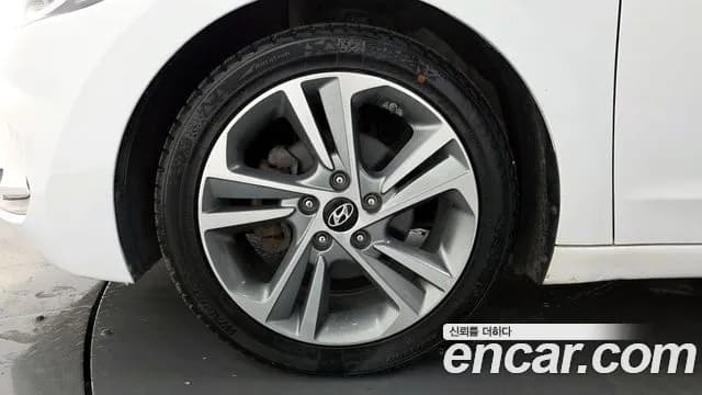 2018 Hyundai Avante AD 1.6 GDI Premium Sold VIN KMHD041DBJU500471 – front exterior 2018 Hyundai Avante AD 1.6 GDI Premium Sold VIN KMHD041DBJU500471 – front exterior