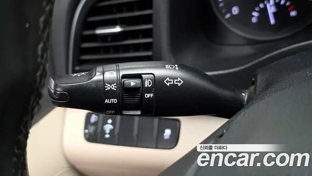 2018 Hyundai Avante AD 1.6 GDI Premium Sold VIN KMHD041DBJU500471 – exterior detail 2018 Hyundai Avante AD 1.6 GDI Premium Sold VIN KMHD041DBJU500471 – exterior detail